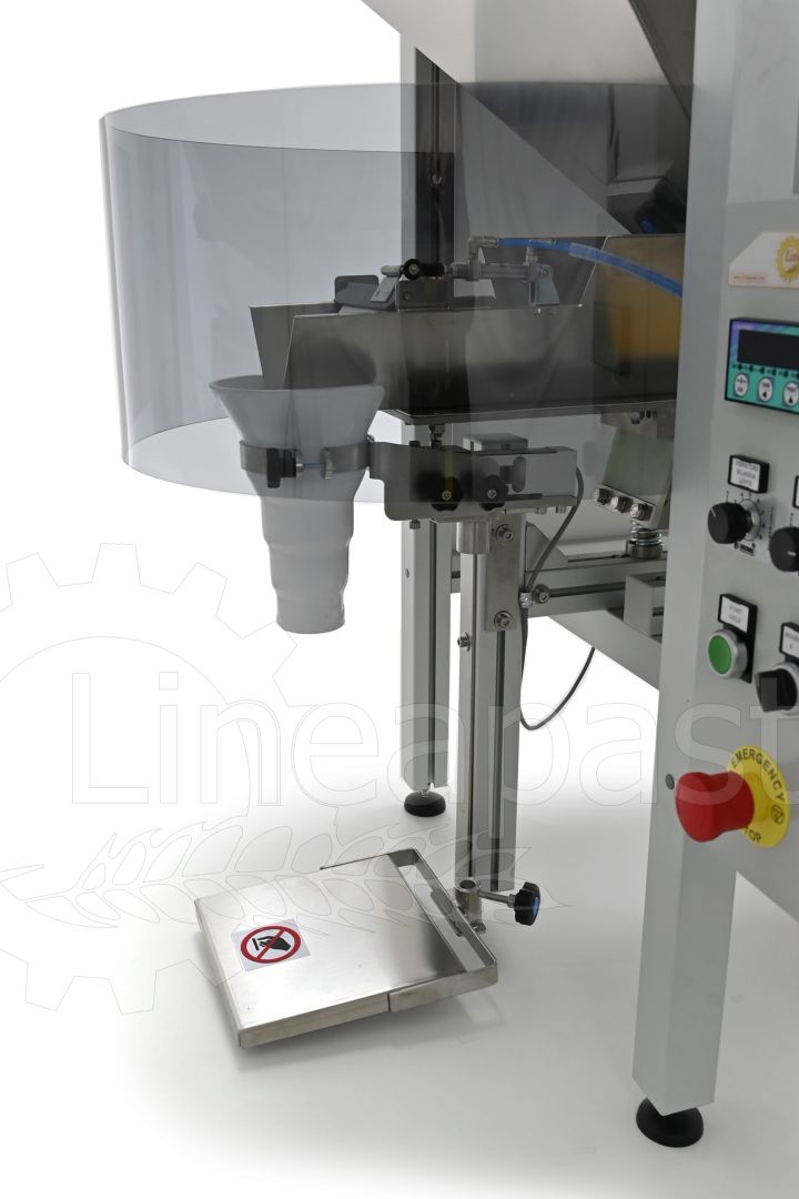 Semi-automatic small-pasta packaging machine DS Small