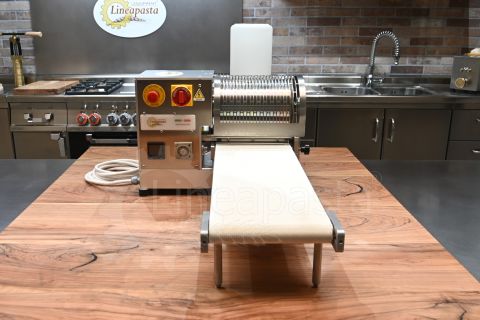 Macchina automatica per crêpes rettangolari La Monferrina C1 da 200 mm usata