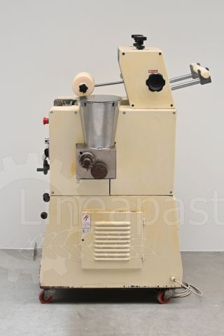 Macchina formatrice per cappelletti e ravioli Dominioni D140 con tre stampi