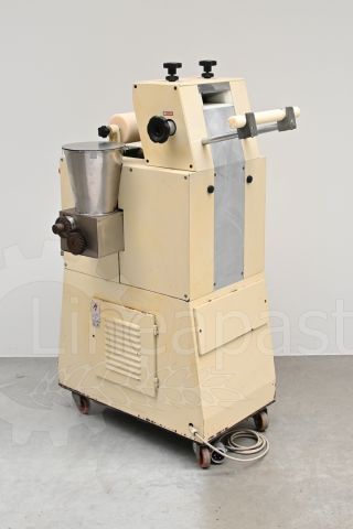 Macchina formatrice per cappelletti e ravioli Dominioni D140 con tre stampi