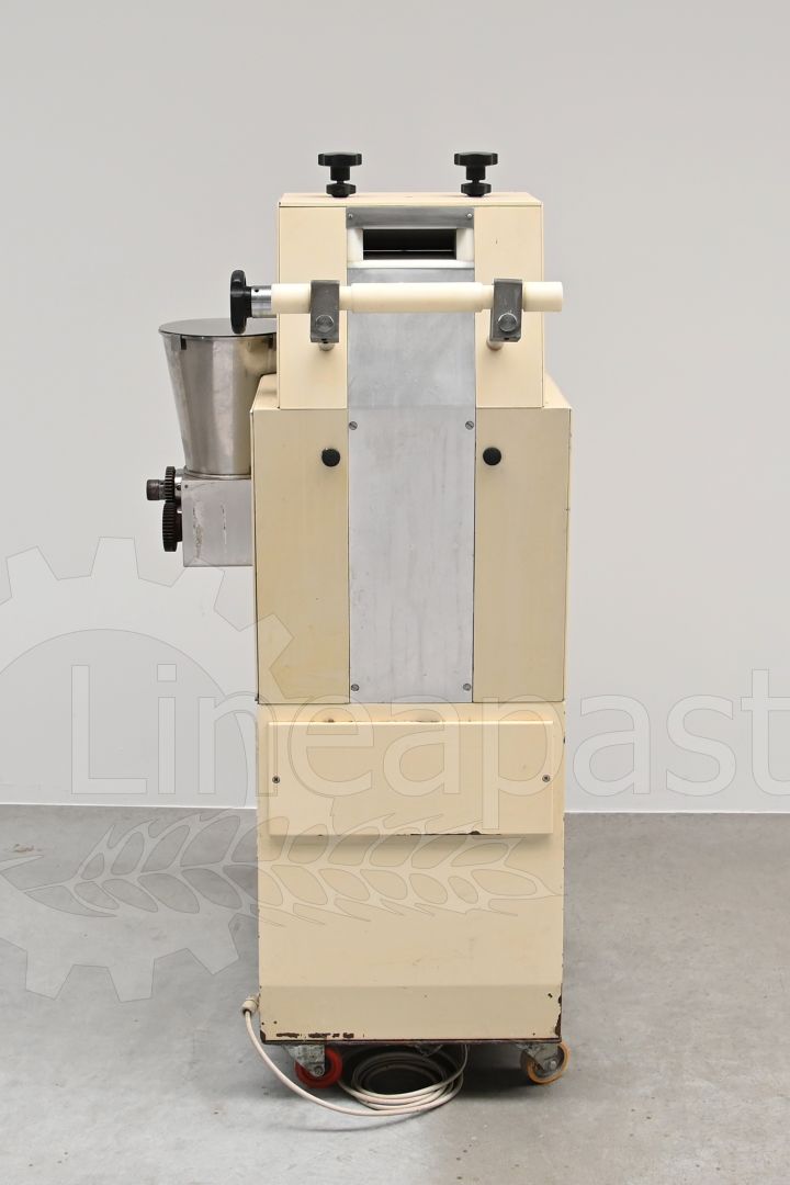 Macchina formatrice per cappelletti e ravioli Dominioni D140 con tre stampi