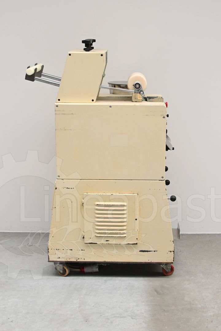 Macchina formatrice per cappelletti e ravioli Dominioni D140 con tre stampi