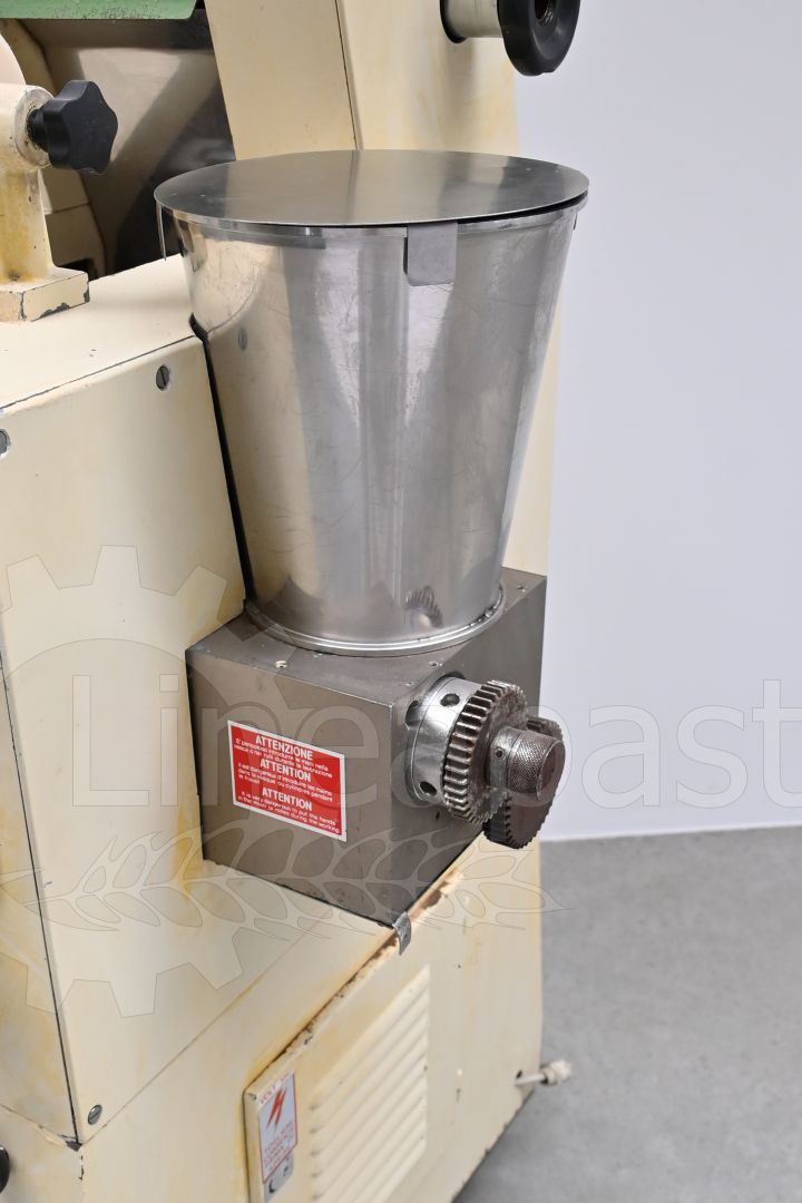 Macchina formatrice per cappelletti e ravioli Dominioni D140 con tre stampi Alimentatore del ripieno in continuo