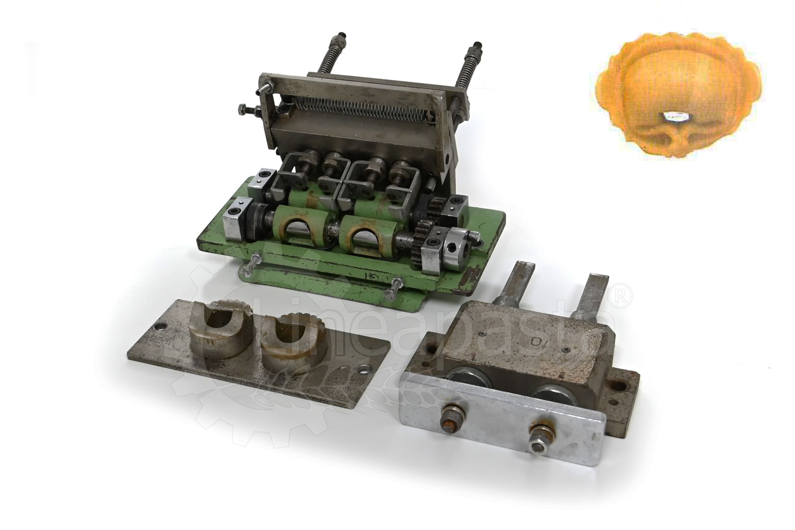 Macchina formatrice per cappelletti e ravioli Dominioni D140 con tre stampi Stampo cappelletto medio