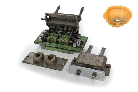 Macchina formatrice per cappelletti e ravioli Dominioni D140 con tre stampi Stampo cappelletto medio