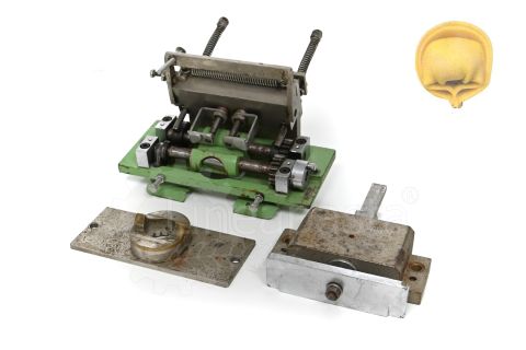 Macchina formatrice per cappelletti e ravioli Dominioni D140 con tre stampi Stampo cappelletto grande