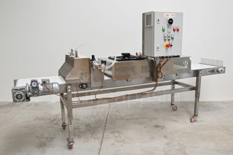 Conveyor belt for long pasta with guillotine cut