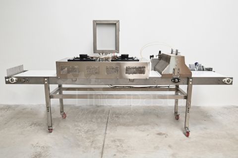 Conveyor belt for long pasta with guillotine cut