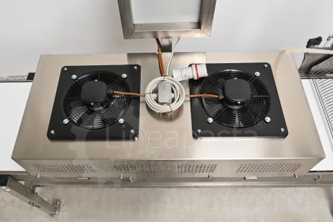 Conveyor belt for long pasta with guillotine cut