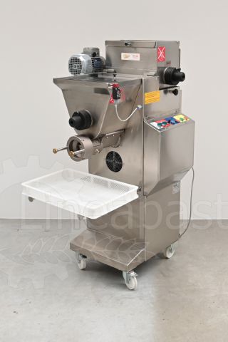 MAC 60 double vat pasta press used for display