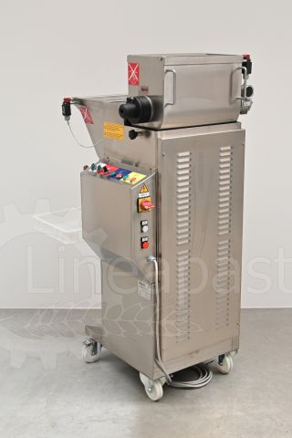 MAC 60 double vat pasta press used for display