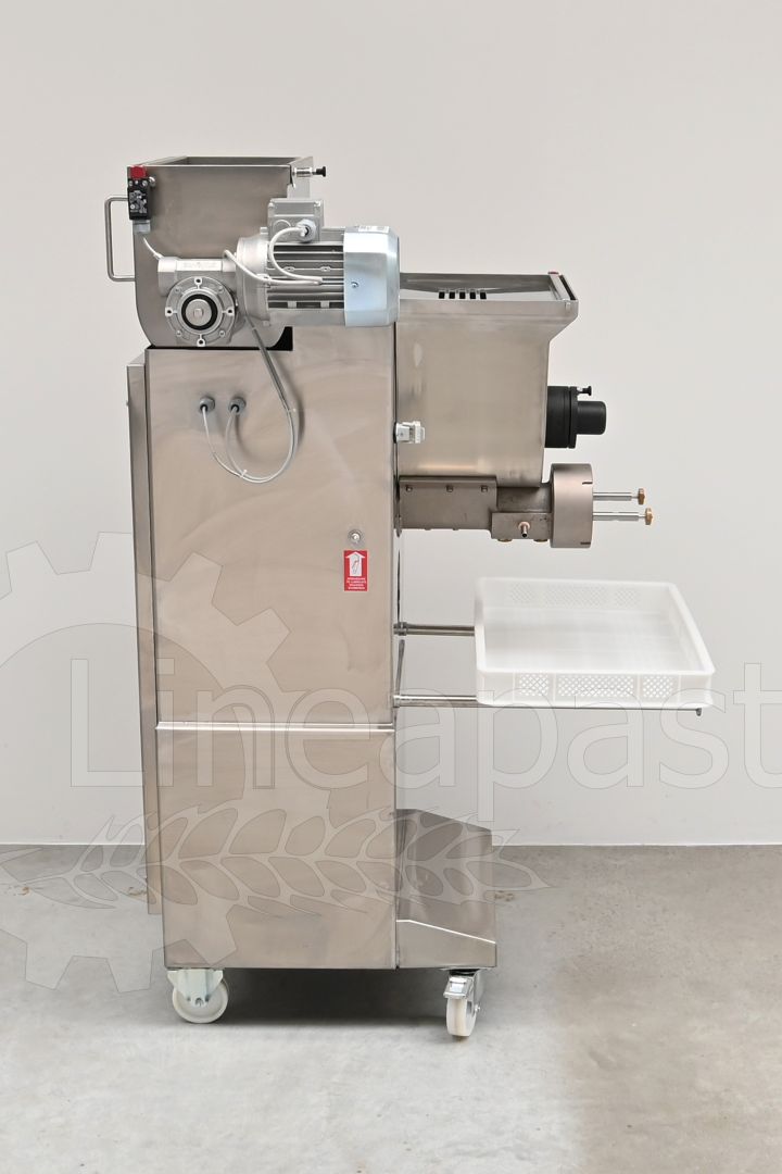 MAC 60 double vat pasta press used for display