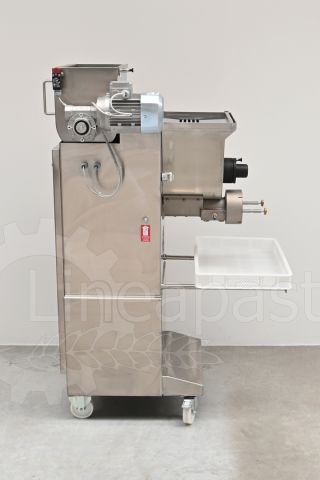 MAC 60 double vat pasta press used for display