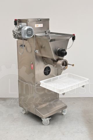 MAC 60 double vat pasta press used for display