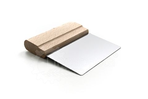 Dough cutter / scraper with 116 mm wooden handle