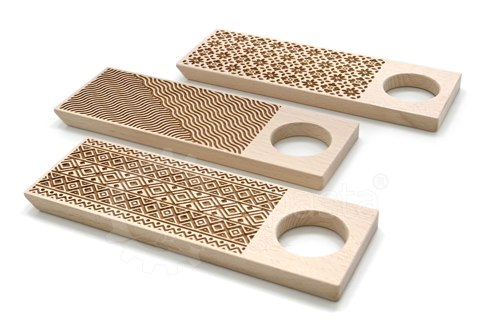 Planche à gnocchis en hêtre décorée
