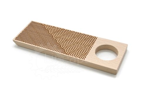 Planche à gnocchis en hêtre décorée Vagues
